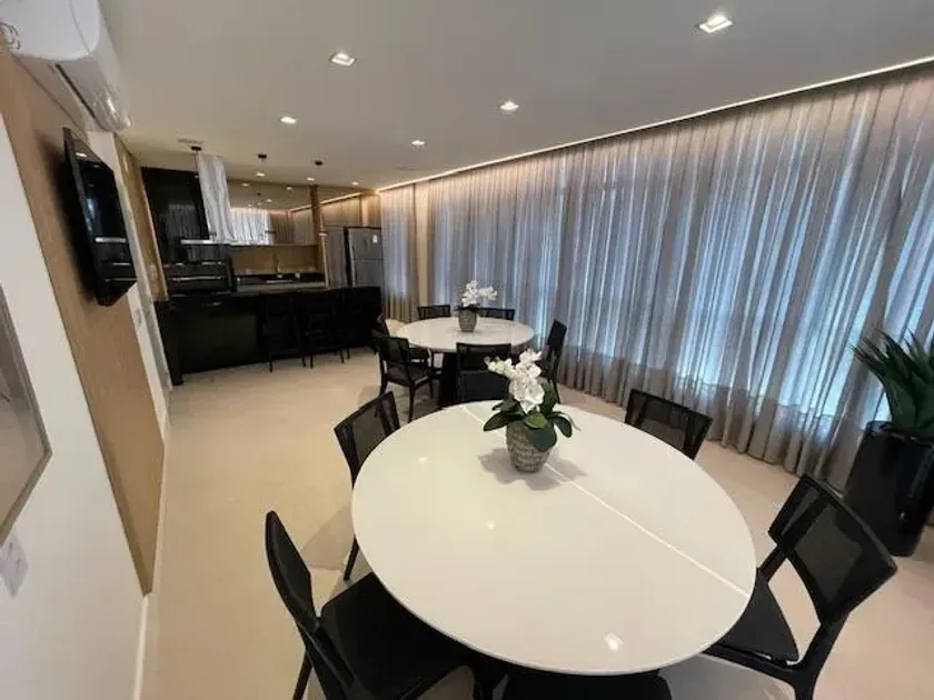 Apartamento com 3 suítes, 2 vagas de garagem, no Centro de Balneário Camboriú — foto 3