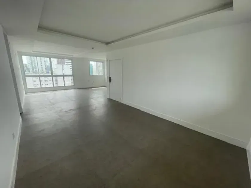 Apartamento com 3 suítes, 2 vagas de garagem, no Centro de Balneário Camboriú — foto 13