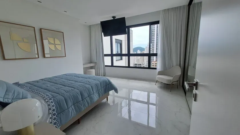 Cobertura duplex com 4 suítes, 3 vagas de garagem no Centro de Balneário Camboriú — foto 3