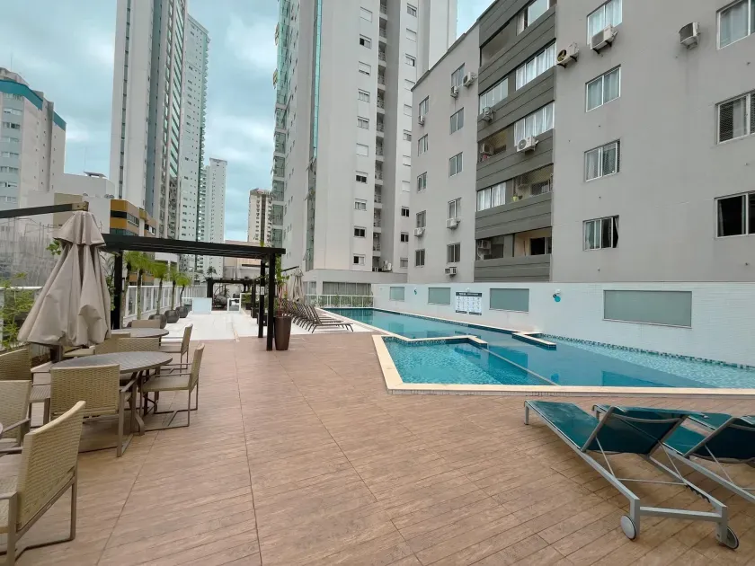 Apartamento de alto padrão com 3 suítes e 3 vagas de garagem em Balneário Camboriú — foto 2