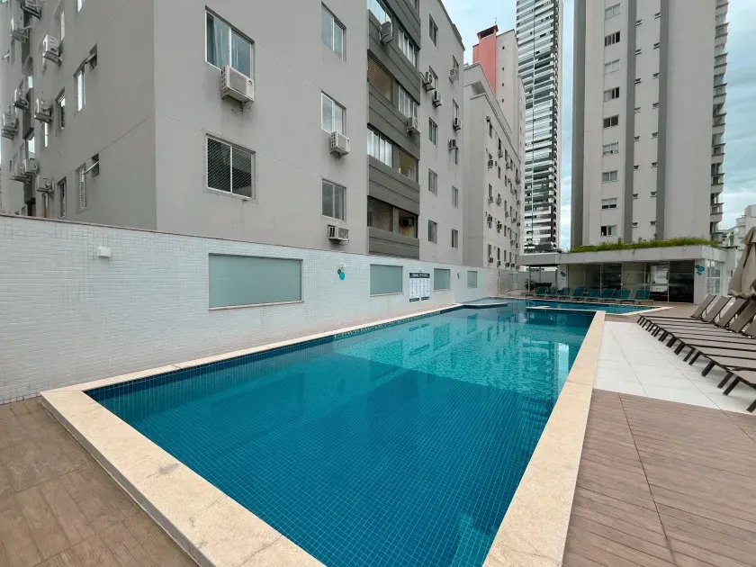 Apartamento de alto padrão com 3 suítes e 3 vagas de garagem em Balneário Camboriú — foto 3