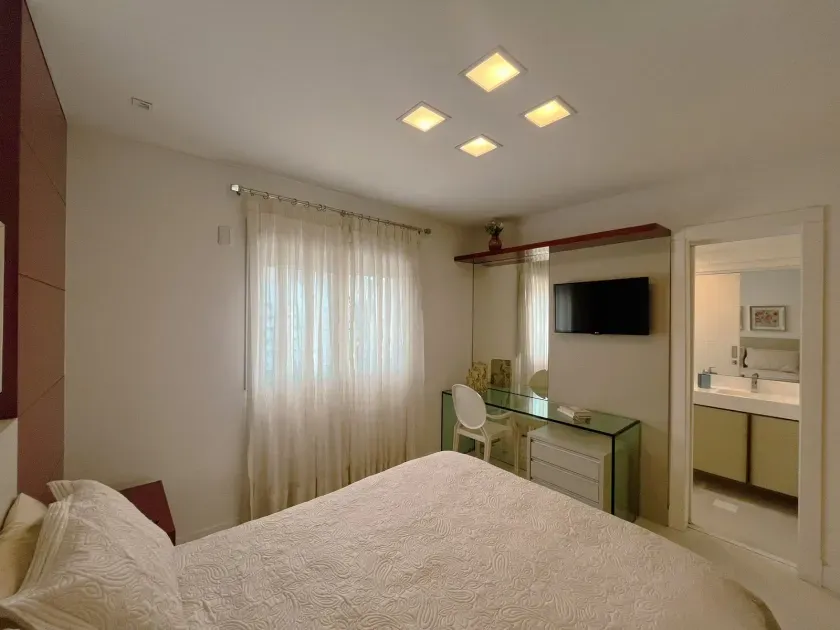 Apartamento de alto padrão com 3 suítes e 3 vagas de garagem em Balneário Camboriú — foto 4