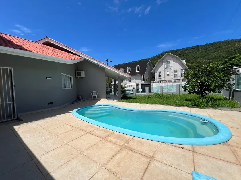 Casa com Piscina em Balneário Camboriú — foto 4