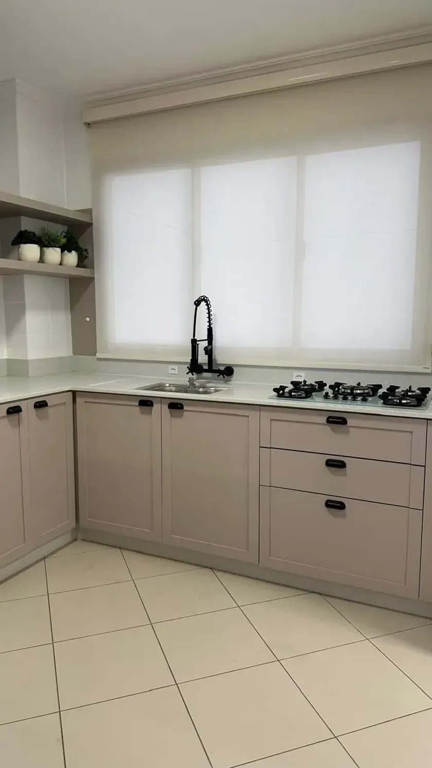 Apartamento frente mar com 2 dormitórios sendo 1 suíte e 2 vagas de garagem em Balneário Camboriú