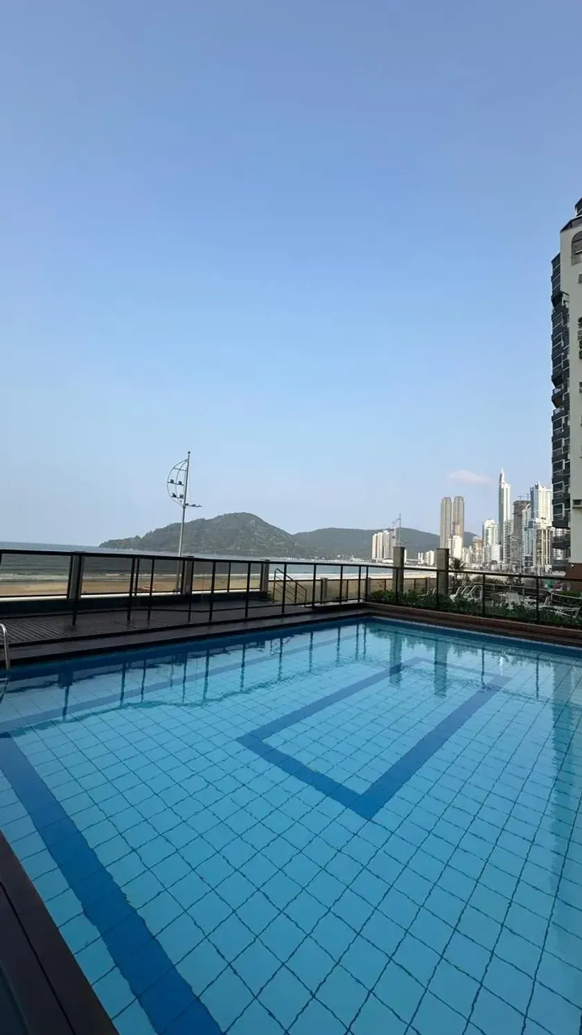 Apartamento frente mar com 2 dormitórios sendo 1 suíte e 2 vagas de garagem em Balneário Camboriú — foto 3