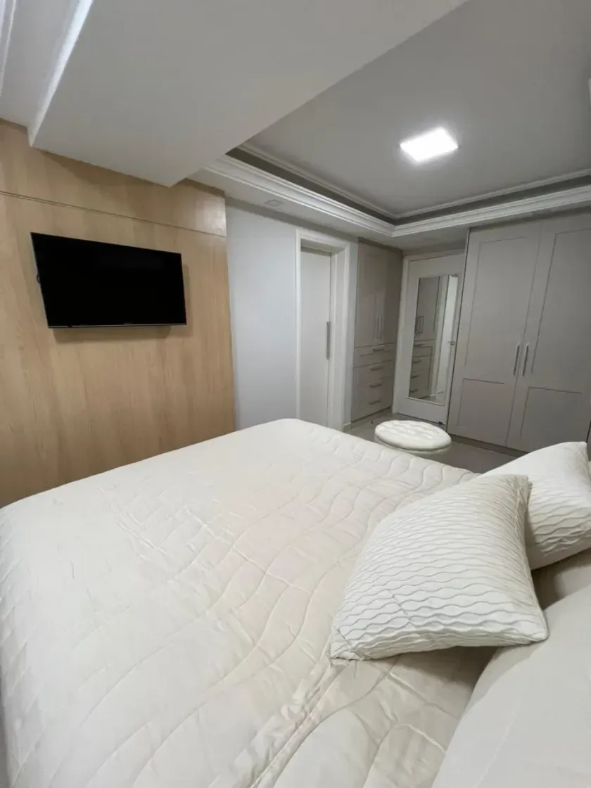 Apartamento frente mar com 2 dormitórios sendo 1 suíte e 2 vagas de garagem em Balneário Camboriú — foto 10