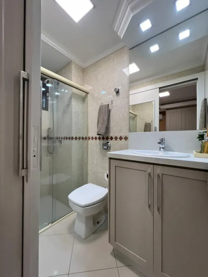 Apartamento frente mar com 2 dormitórios sendo 1 suíte e 2 vagas de garagem em Balneário Camboriú — foto 11