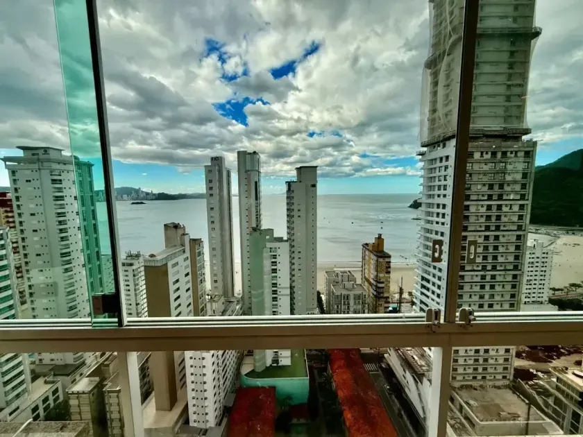 Apartamento no Condomínio Marina Residence com 3 suítes em Balneário Camboriú — foto 9