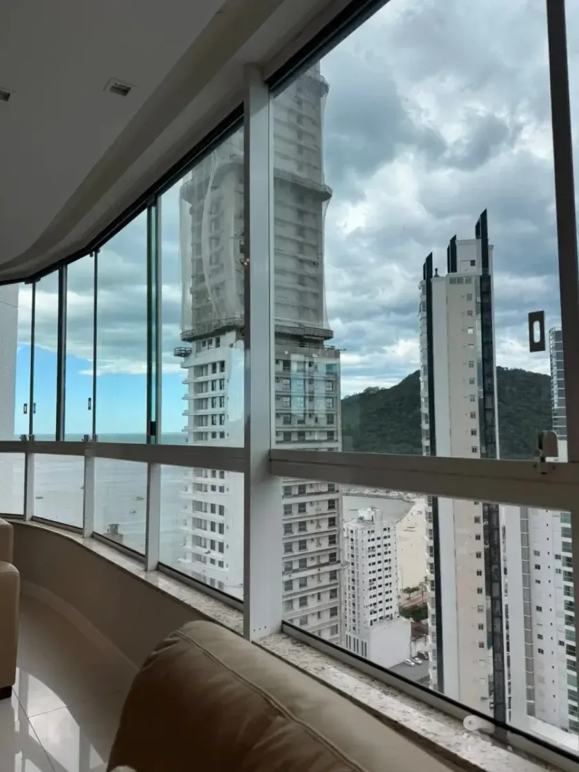 Apartamento no Condomínio Marina Residence com 3 suítes em Balneário Camboriú — foto 14