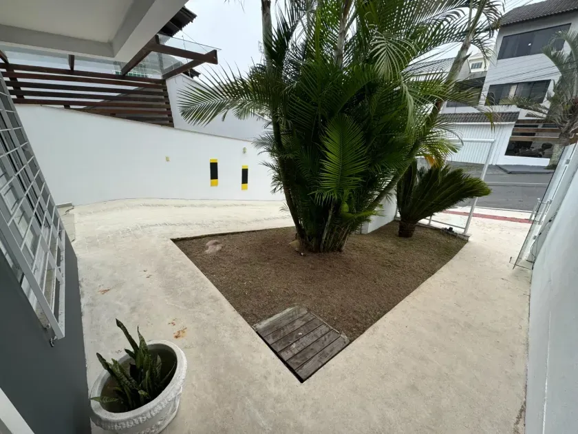 Sobrado mobiliado com 3 dormitórios e 2 vagas de garagem em Balneário Camboriú — foto 11