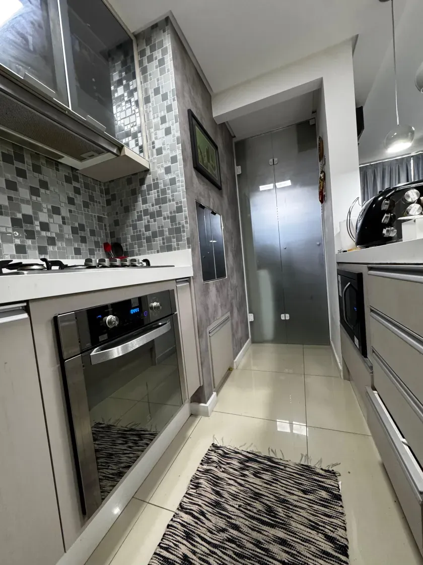 Apartamento semi mobiliado com 2 dormitórios sendo 1 suíte e 1 vaga no Centro de Balneário Camboriú — foto 5