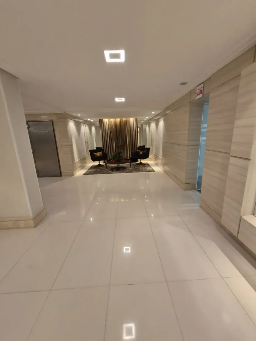 Apartamento na Barra Norte com 3 suítes e 2 vagas de garagem