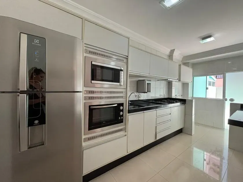 Apartamento com 2 dormitórios sendo 1 suíte e 1 vaga de garagem no Centro em Balneário Camboriú — foto 6