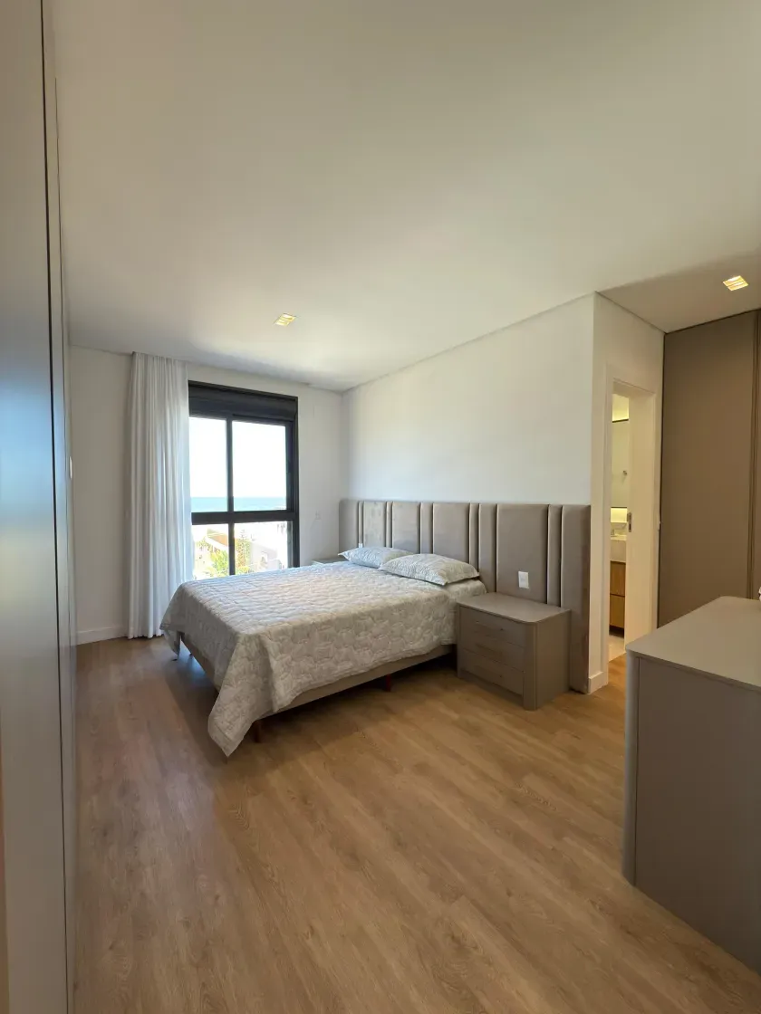 Apartamento com 3 suítes e 3 vagas de garagem na praia Brava em Itajaí — foto 13
