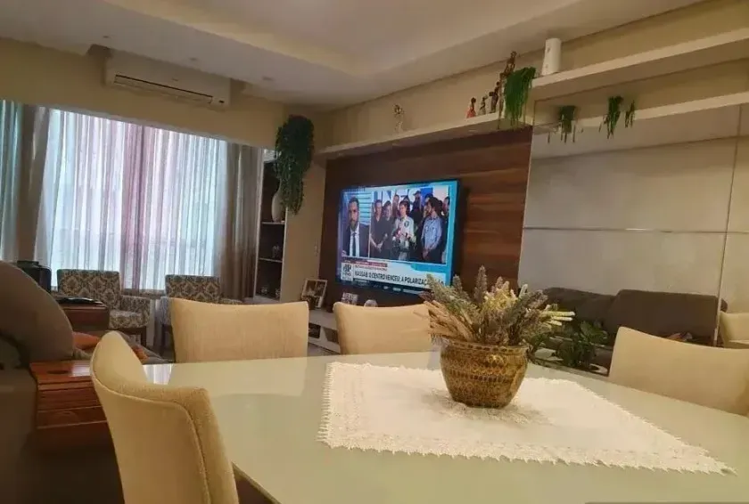 Apartamento quadra mar com 3 suítes e 1 vaga de garagem em Balneário Camboriú