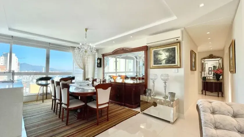 Apartamento mobiliado de alto padrão com 4 dormitórios e 3 vagas no Centro de Balneário Camboriú — foto 3