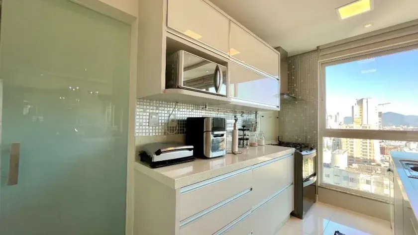 Apartamento mobiliado de alto padrão com 4 dormitórios e 3 vagas no Centro de Balneário Camboriú — foto 8