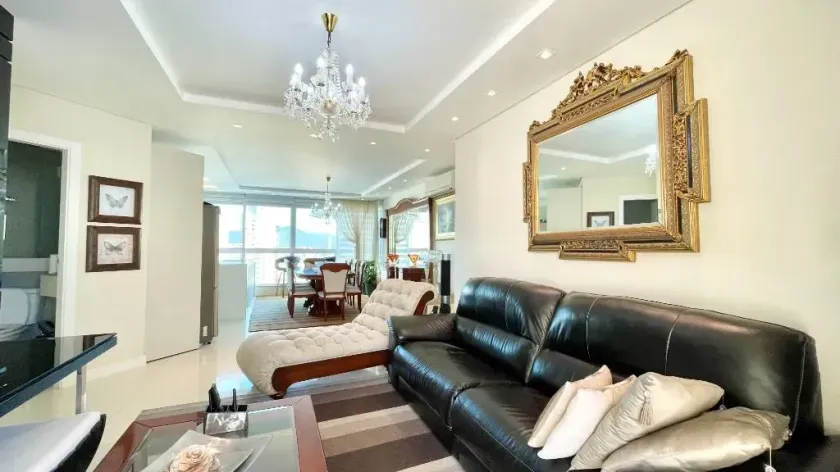 Apartamento mobiliado de alto padrão com 4 dormitórios e 3 vagas no Centro de Balneário Camboriú — foto 2