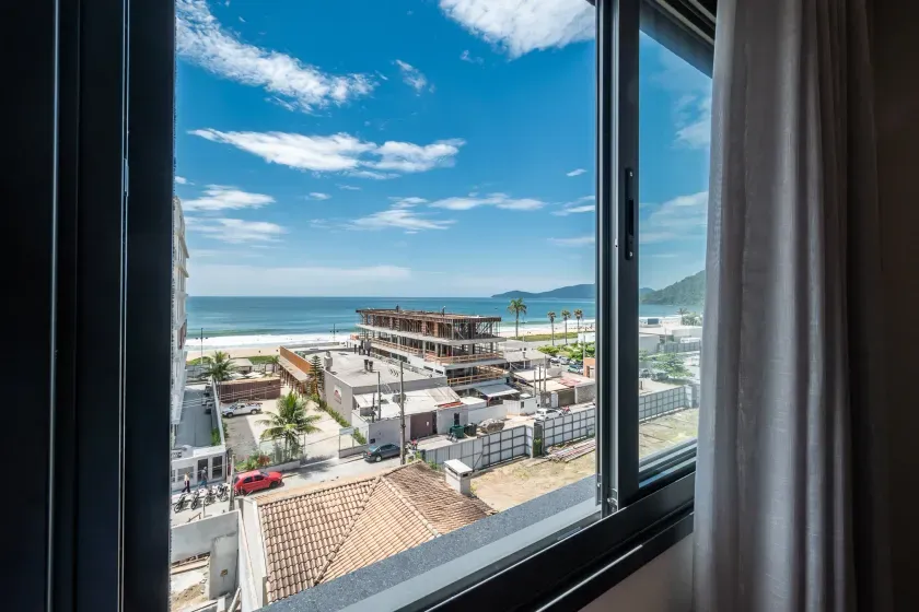 Cobertura duplex com 3 suítes e 4 vagas de garagem na Praia Brava — foto 11