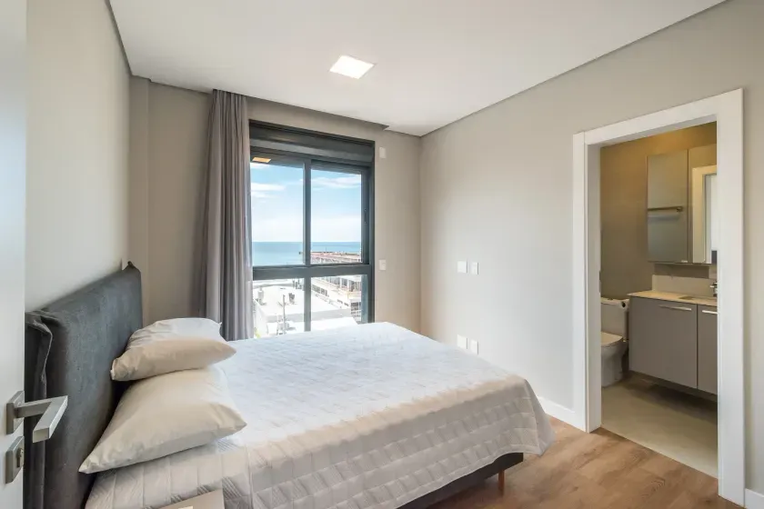 Cobertura duplex com 3 suítes e 4 vagas de garagem na Praia Brava — foto 19