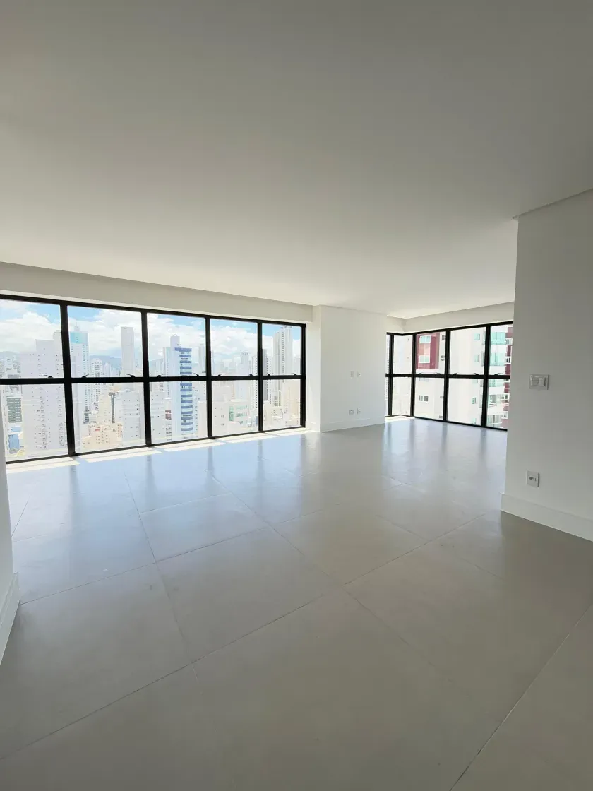 Apartamento com 4 suítes e 2 vagas de garagem no Centro de Balneário Camboriú — foto 3