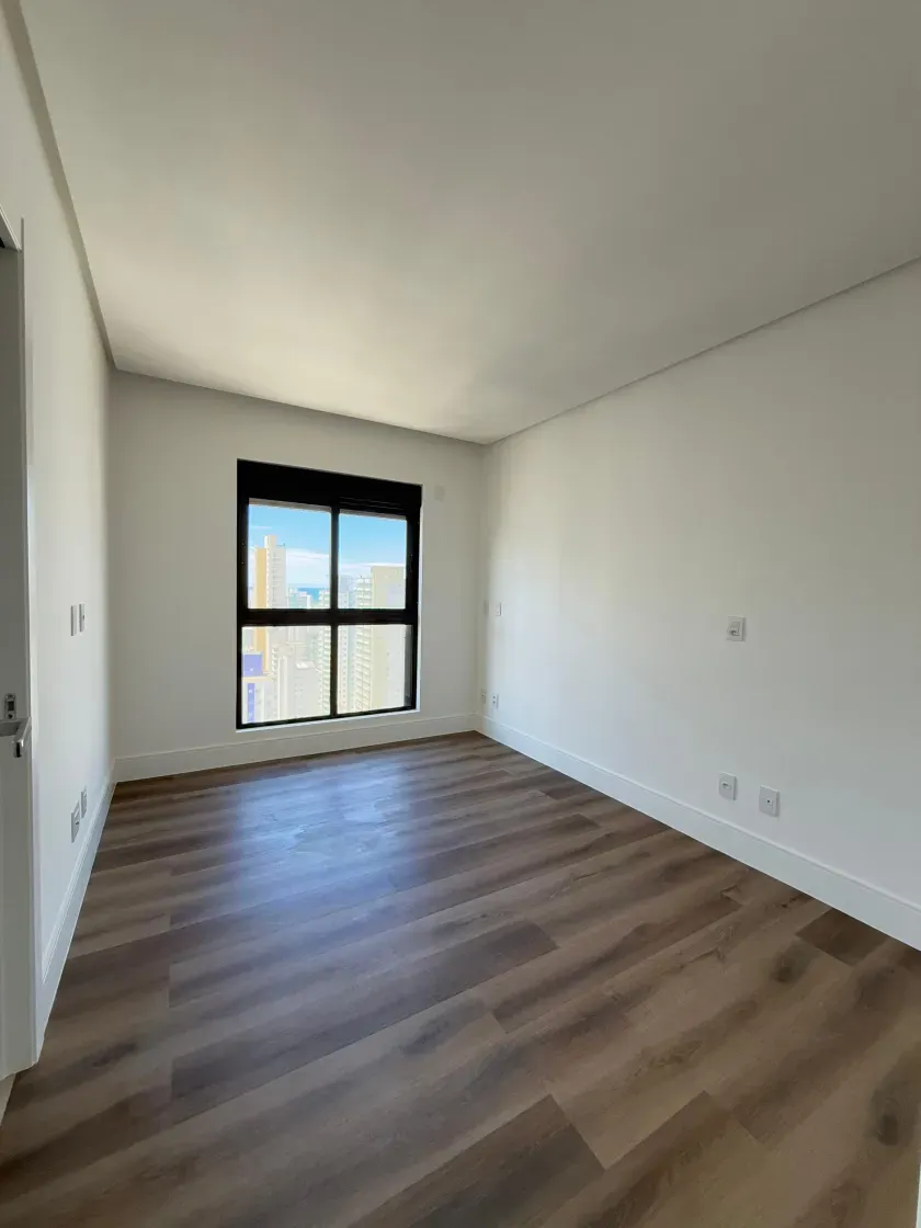 Apartamento com 4 suítes e 2 vagas de garagem em Balneário Camboriú — foto 5