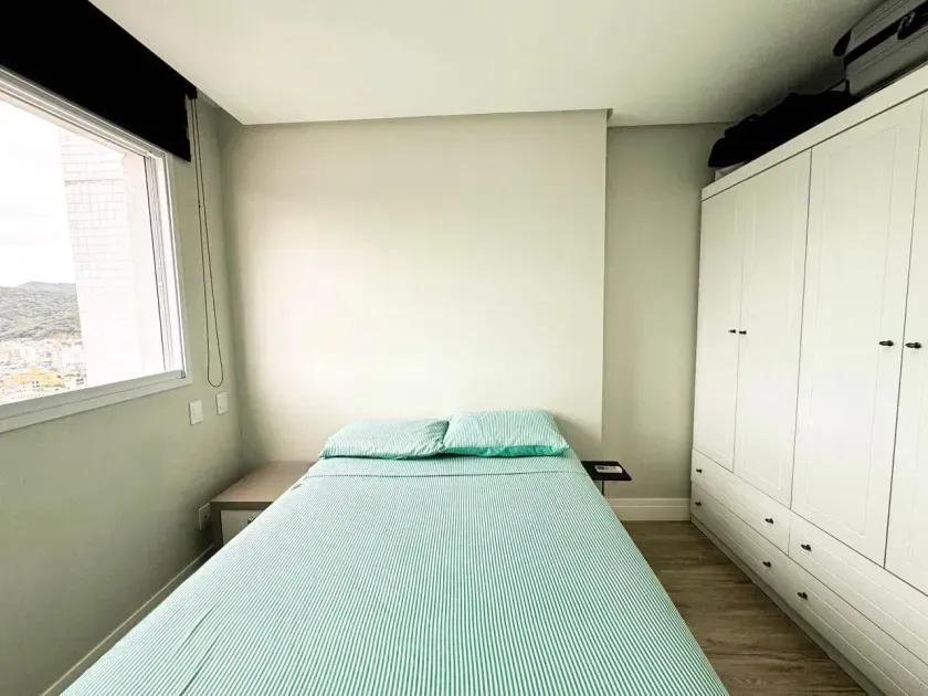 Apartamento mobiliado com 4 dormitórios sendo 2 suítes e 2 vagas de garagem em Balneário Camboriú — foto 4