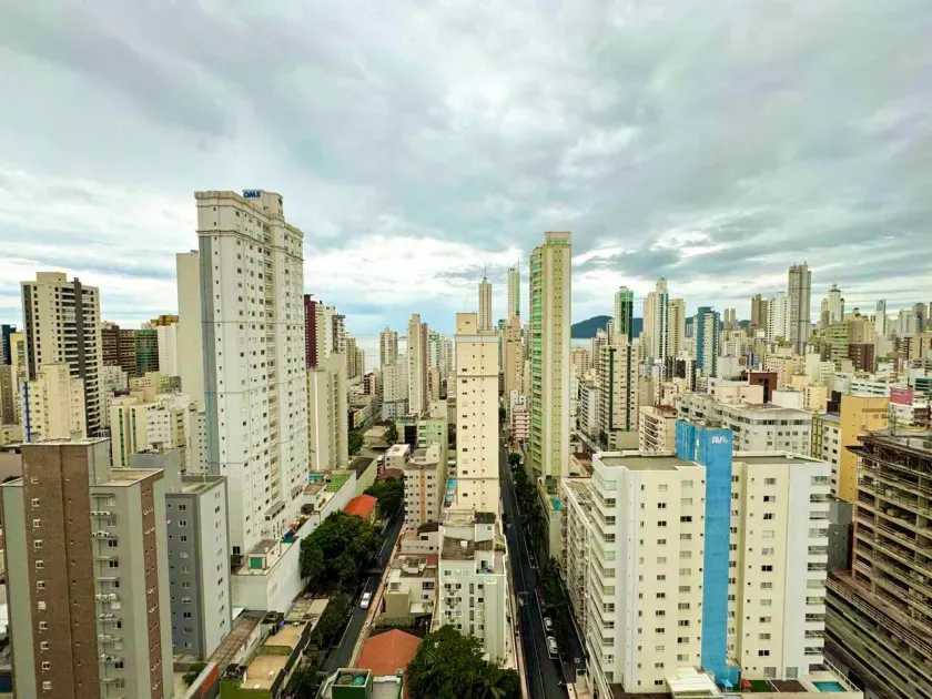 Apartamento mobiliado com 4 dormitórios sendo 2 suítes e 2 vagas de garagem em Balneário Camboriú — foto 11