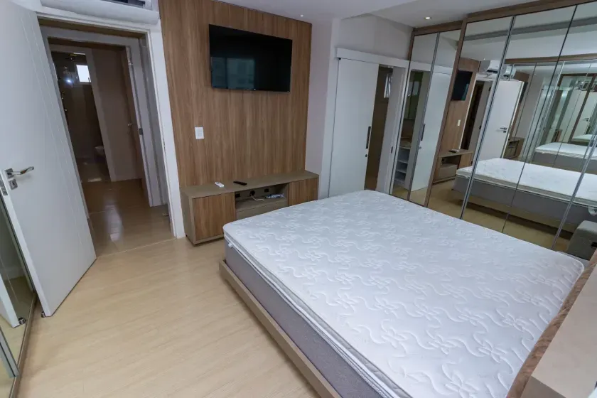 Apartamento andar alto com 3 suítes e 4 vagas de garagem no Centro de Balneário Camboriú — foto 3