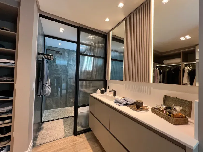 Apartamento mobiliado com 3 suítes 2 Vagas de garagem e vista mar em Balneário Camboriú — foto 2