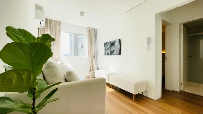 Apartamento mobiliado com 1 dormitório e 1 vaga de garagem no Centro de Balneário Camboriú — foto 3