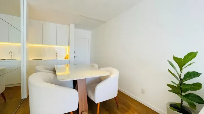 Apartamento mobiliado com 1 dormitório e 1 vaga de garagem no Centro de Balneário Camboriú — foto 4