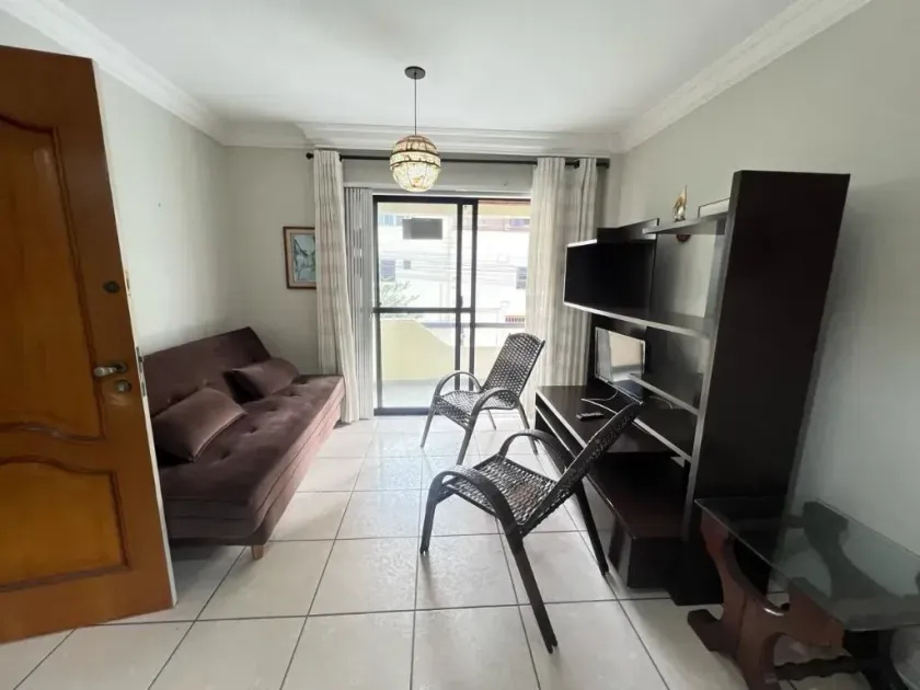 Apartamento diferenciado com 2 dormitórios sendo 1 suíte e 1 vaga de garagem a 350m da Praia Central — foto 2