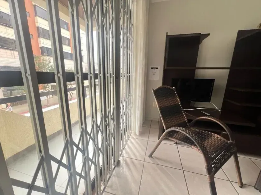 Apartamento diferenciado com 2 dormitórios sendo 1 suíte e 1 vaga de garagem a 350m da Praia Central — foto 10