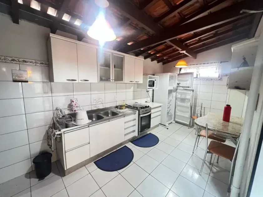 Apartamento diferenciado com 2 dormitórios sendo 1 suíte e 1 vaga de garagem a 350m da Praia Central — foto 4