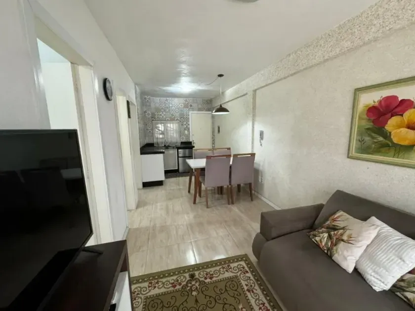 Apartamento mobiliado com 2 dormitórios e 1 vaga de garagem no Centro de Balneário Camboriú