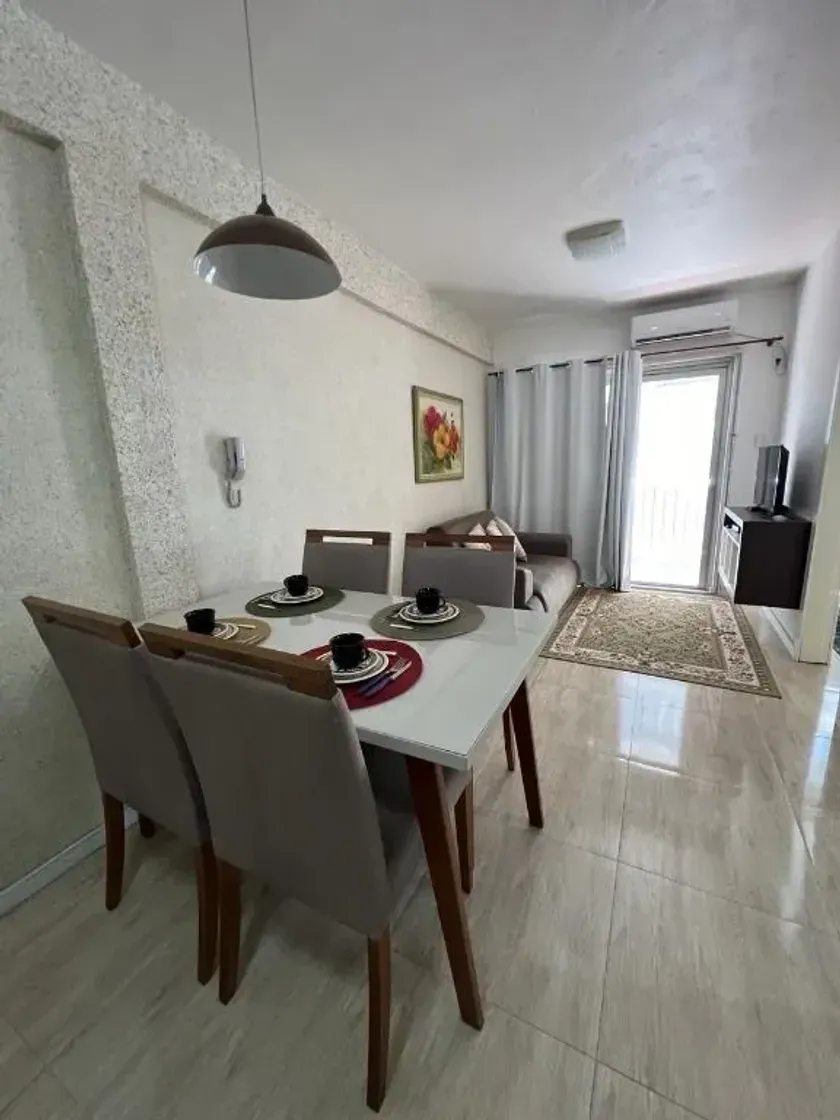 Apartamento mobiliado com 2 dormitórios e 1 vaga de garagem no Centro de Balneário Camboriú — foto 3