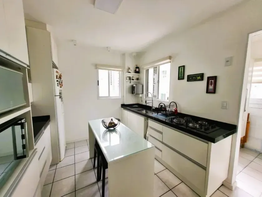 Apartamento mobiliado com 4 dormitórios sendo 1 suíte e 2 vagas de garagem em Balneário Camboriú — foto 4