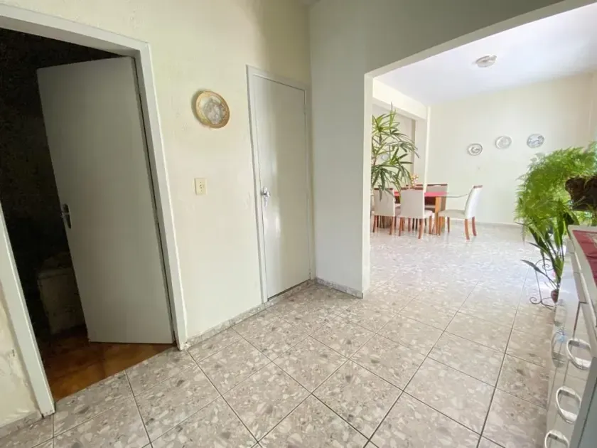 Casa com 4 dormitórios sendo 1 suíte e 5 vagas de garagem com piscina privativa - Balneário Camboriú — foto 8