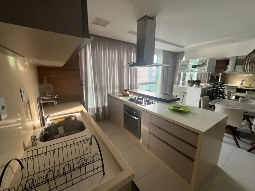 Apartamento mobiliado com 3 suítes e 2 vagas de garagem em Balneário Camboriú — foto 3