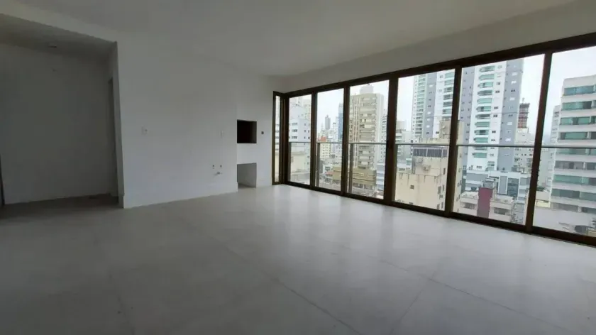 Apartamento novo de 4 suítes e 3 vagas de garagem no Centro de Balneário Camboriú — foto 2