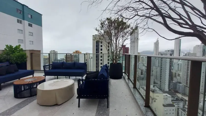 Apartamento novo de 4 suítes e 3 vagas de garagem no Centro de Balneário Camboriú — foto 6