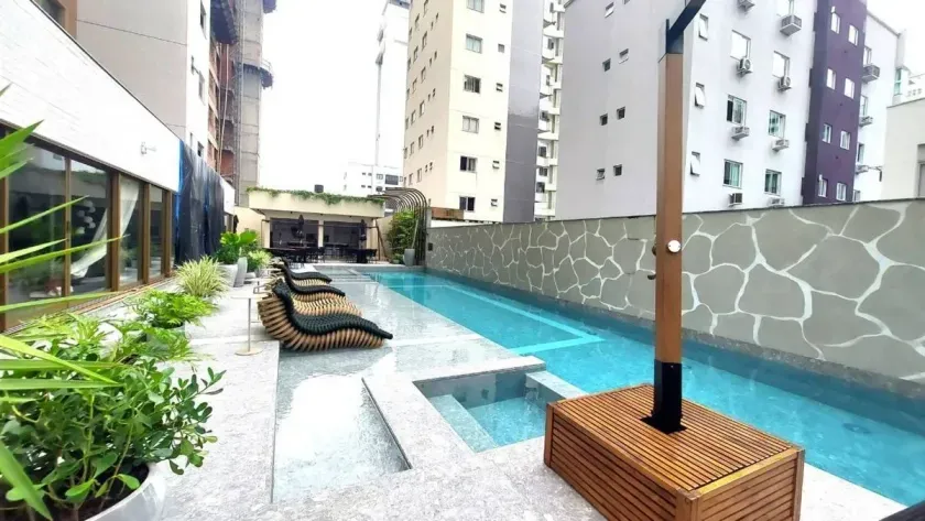 Apartamento novo de 4 suítes e 3 vagas de garagem no Centro de Balneário Camboriú — foto 7