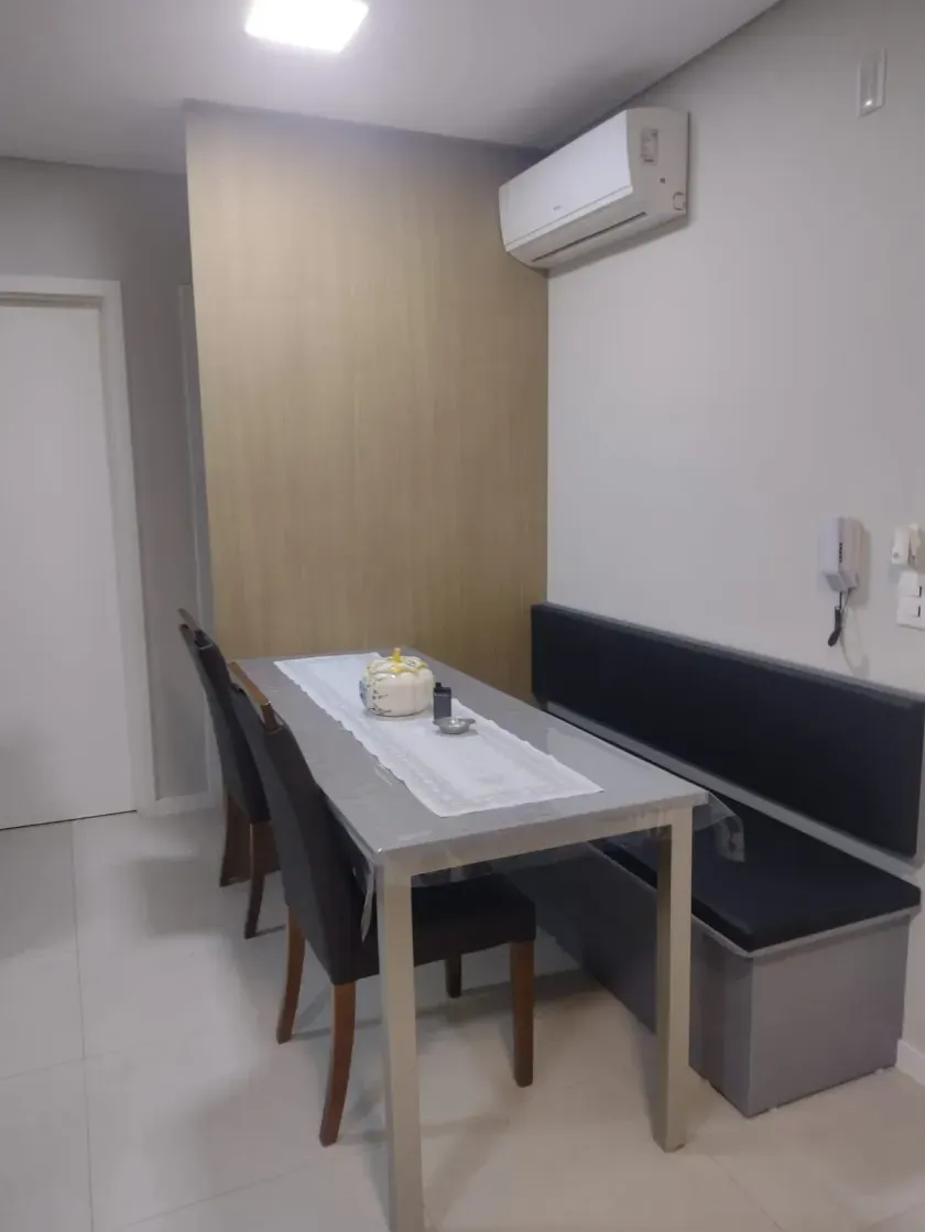 Apartamento mobiliado com 1 dormitório e 1 vaga de garagem no Centro de Balneário Camboriú-SC — foto 4