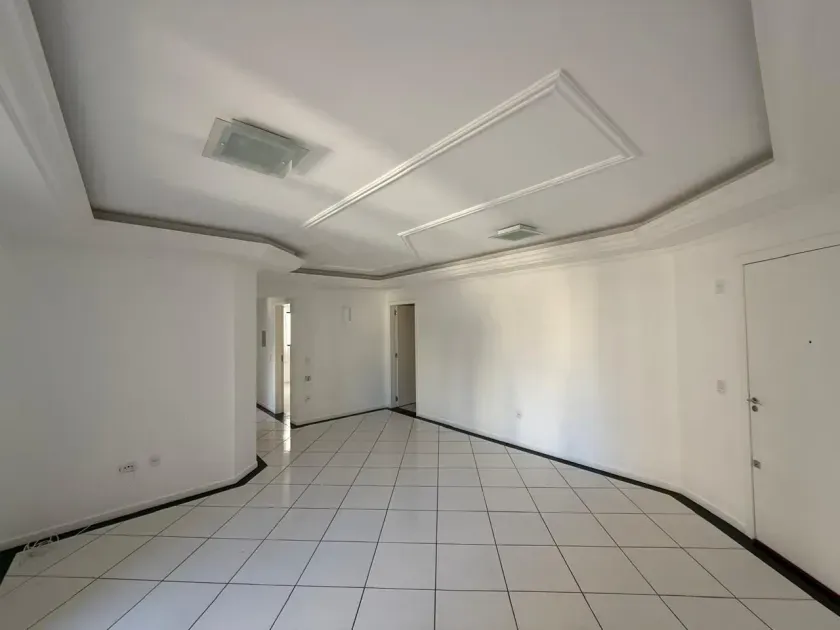Apartamento com 3 dormitórios sendo 1 suíte e 1 vaga de garagem em Balneário Camboriú