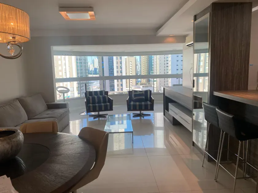 Apartamento mobiliado com 3 suítes e 2 vagas de garagem na Barra Norte — foto 2