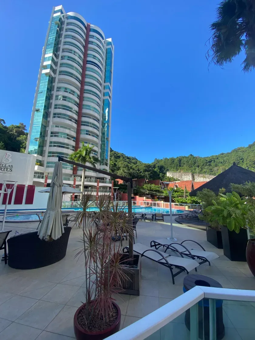 Apartamento mobiliado com 3 suítes e 2 vagas de garagem na Barra Norte — foto 5