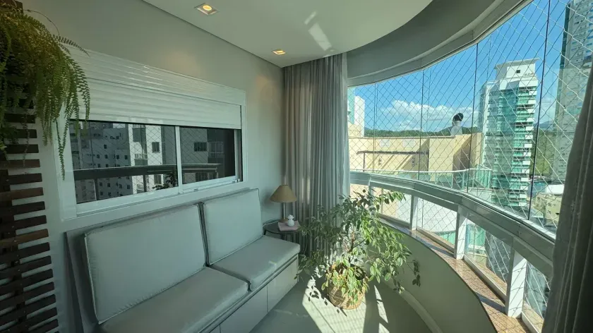 Apartamento mobiliado com 2 dormitórios sendo 1 suíte e 2 vagas de garagem em Balneário Camboriú — foto 4