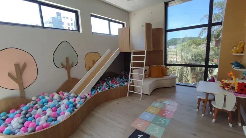 Apartamento com 3 dormitórios sendo 1 suíte e 2 vagas de garagem na Praia Brava em Itajaí — foto 11