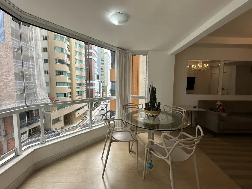 Apartamento mobiliado vista mar com 3 dormitórios sendo 2 suítes e 2 vagas, na Barra Sul-BC